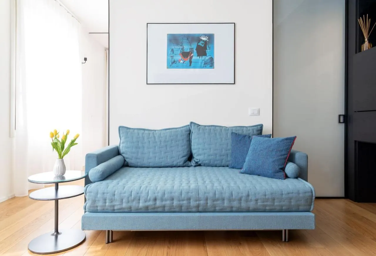 Bmore Duomo - Luxury Apartments Near Duomo Милан 0*,  Италия