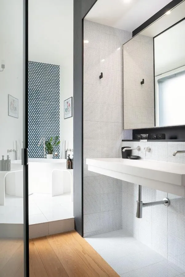Апарт-отель Bmore Duomo - Luxury Apartments Near Duomo Милан Италия