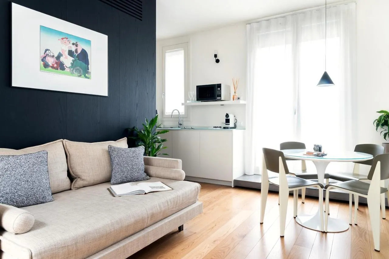Bmore Duomo - Luxury Apartments Near Duomo Милан Апарт-отель